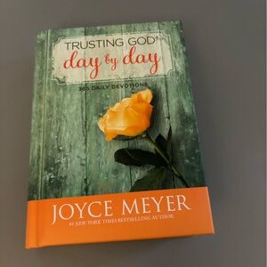 Joyce Meyers Trusting God Day by Day